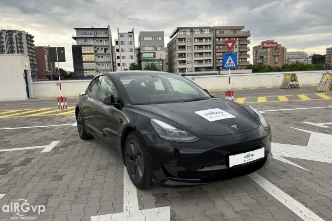 Tesla Model 3  2023