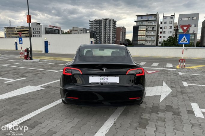 Tesla Model 3  2023